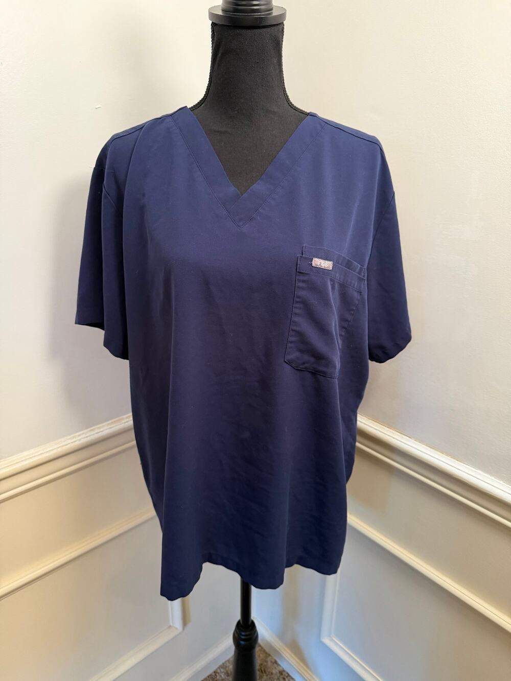 FIGS Men's Technical Leon Scrub Top Navy Blue V-Neck Size Large FM1500 Nursing